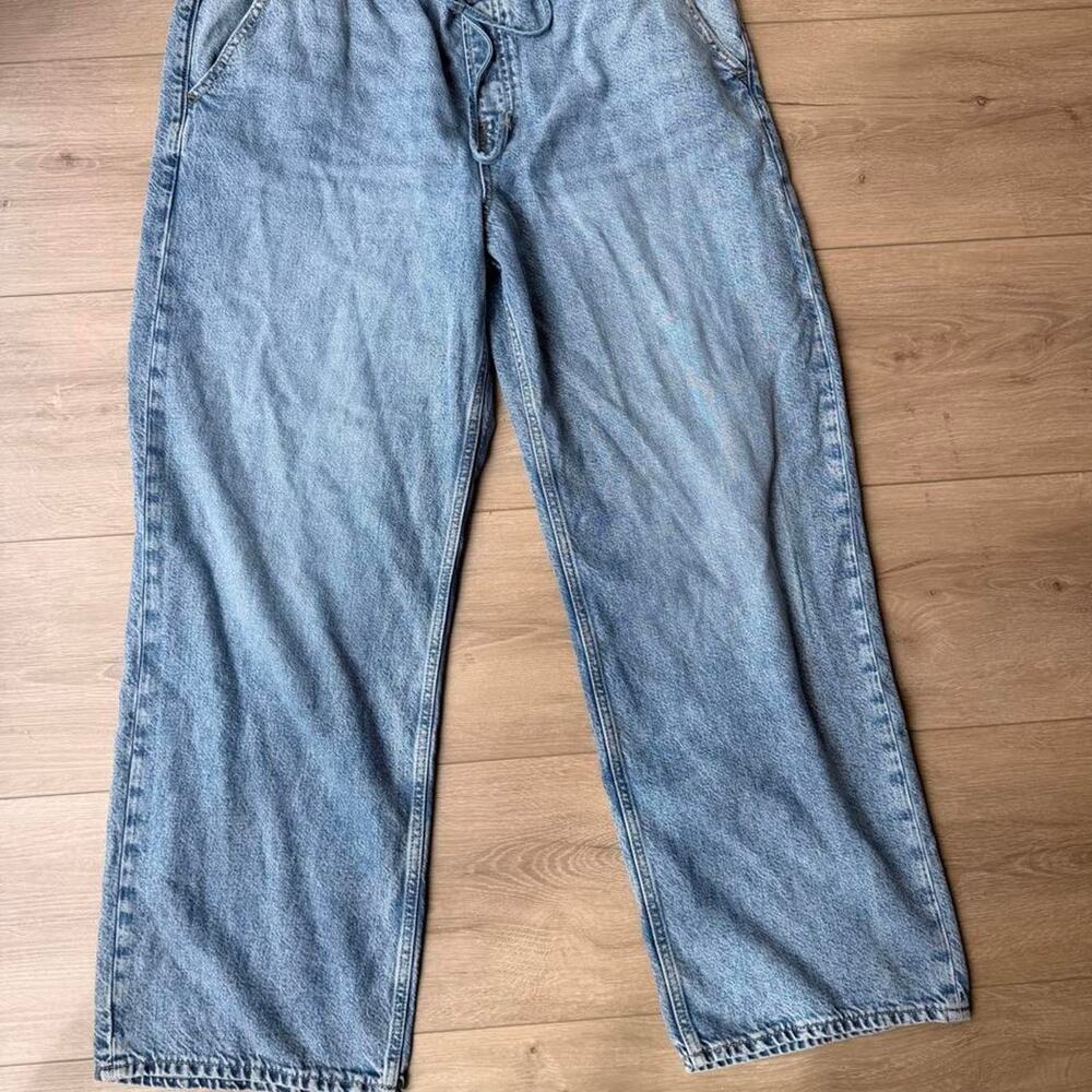 Blue denim jeans with elastic
